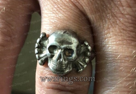 Skull ring - big skull, bones, silver, damaged 01